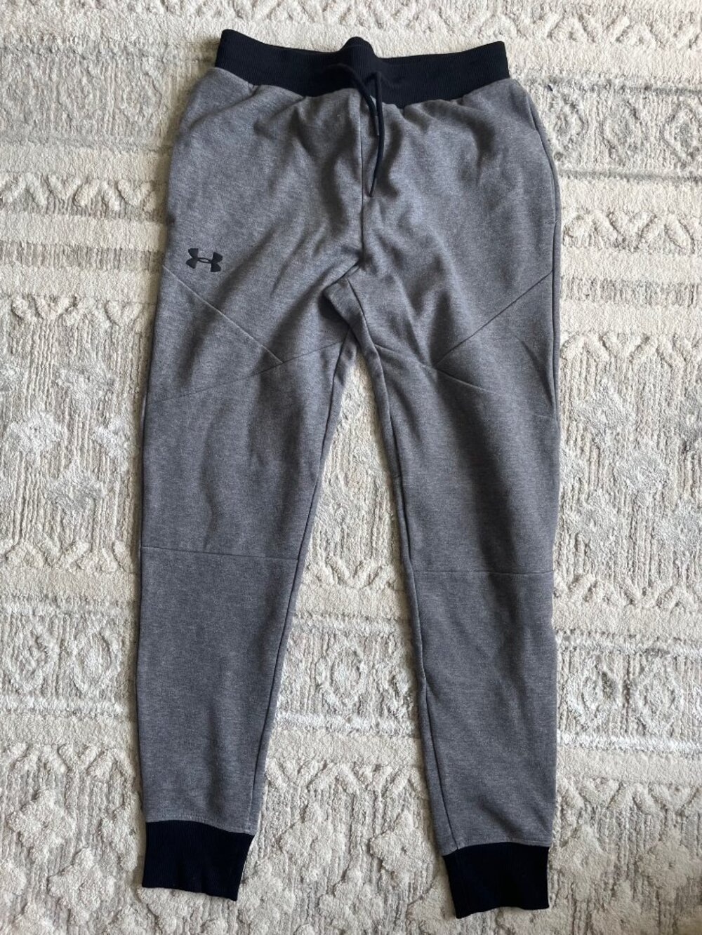 Under Armour Joggers (Medium - M) Grey